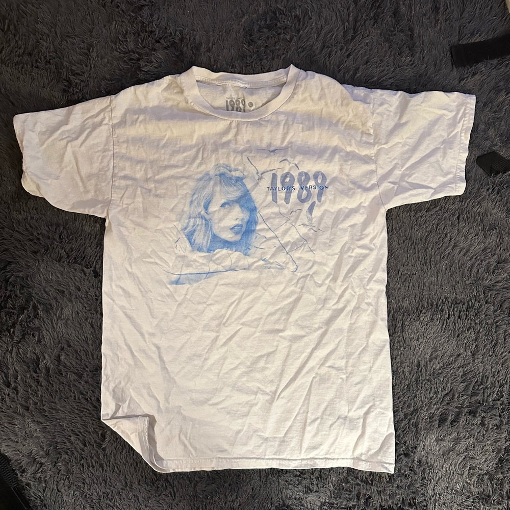 Taylor Swift White and Blue Graphic Tee 1989 Taylor’s version T-shirt